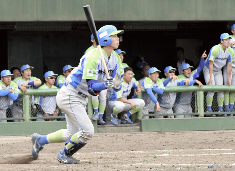 【セガサミー-東京ガス】九回表セガサミー2死二塁、大谷が勝ち越しの右越え適時二塁打を放つ=埼玉県営大宮公園野球場で
