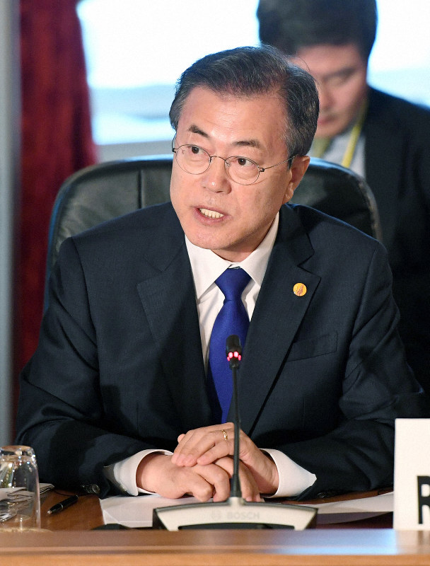 日中韓首脳会談の冒頭であいさつする韓国の文在寅大統領=東京都港区の迎賓館で2018年5月9日(代表撮影)