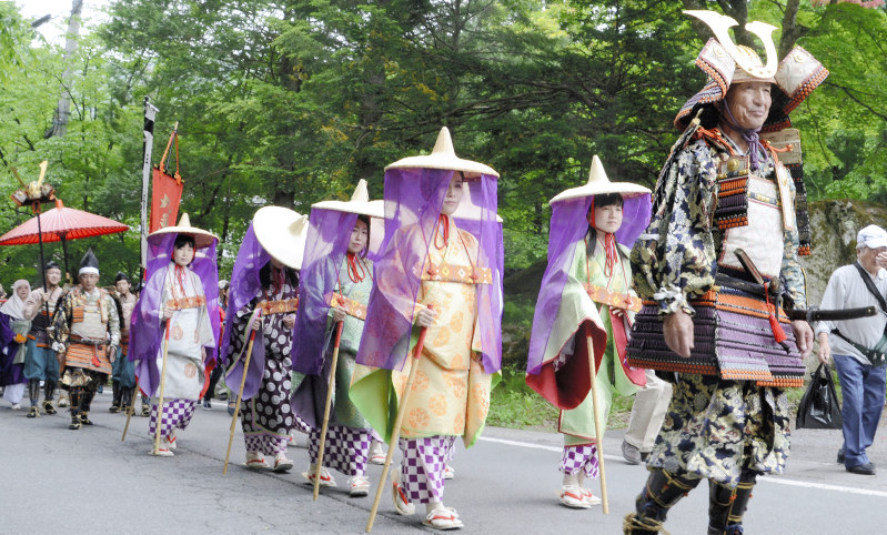 平家大祭 武将ら優雅に平家絵巻行列 日光 湯西川温泉 栃木 毎日新聞