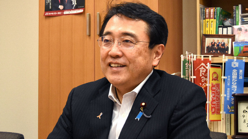 赤沢亮正氏=野原大輔撮影