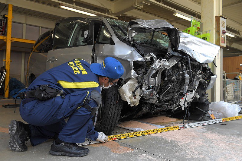 ジョグ　ZR 事故車　フロント破損　福岡市南区 福岡9人死傷事故 壁が破損、事故現場の様子 [写真特集5/10] | 毎日新聞