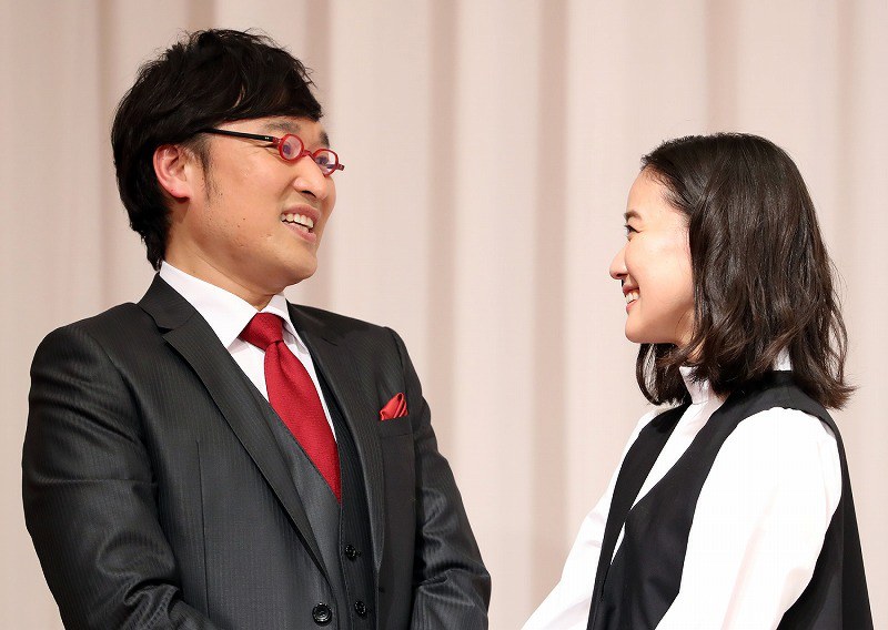 交際切り出しは 蒼井さん 僕と付き合ってみます 山里亮太さんと蒼井優さん結婚会見 写真特集9 14 毎日新聞