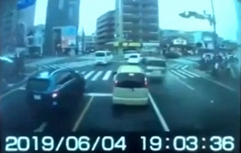 事故車の81歳 そろそろ運転やめないと 免許返納 周囲に漏らす 福岡多重事故 写真特集2 5 毎日新聞