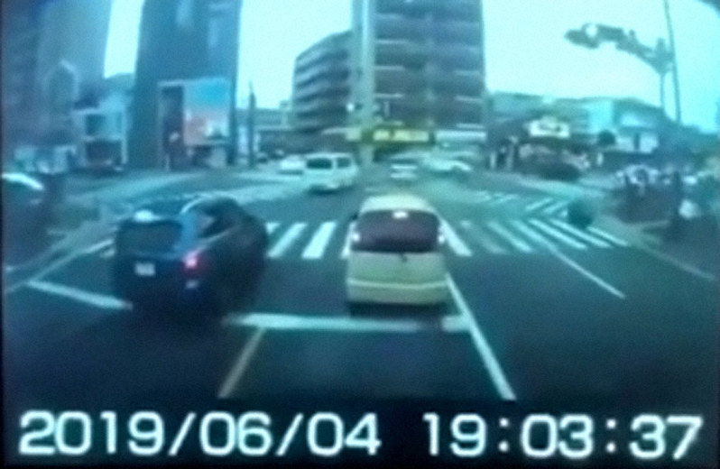 事故車の81歳 そろそろ運転やめないと 免許返納 周囲に漏らす 福岡多重事故 写真特集4 5 毎日新聞