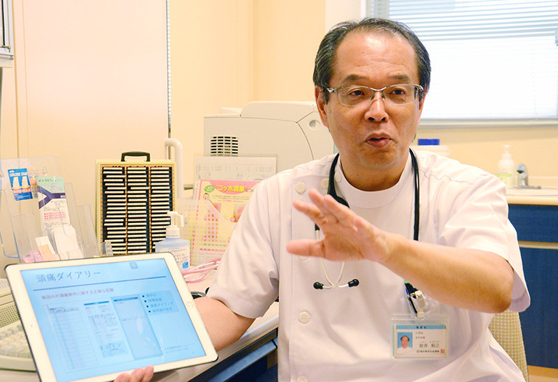 こども頭痛外来を開設する意義を話す岩井和之医師=福井市の県済生会病院で、大森治幸撮影
