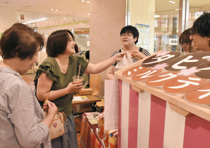 うららマルシェ 障害者が手作り菓子や雑貨販売 青森であすまで 青森 毎日新聞