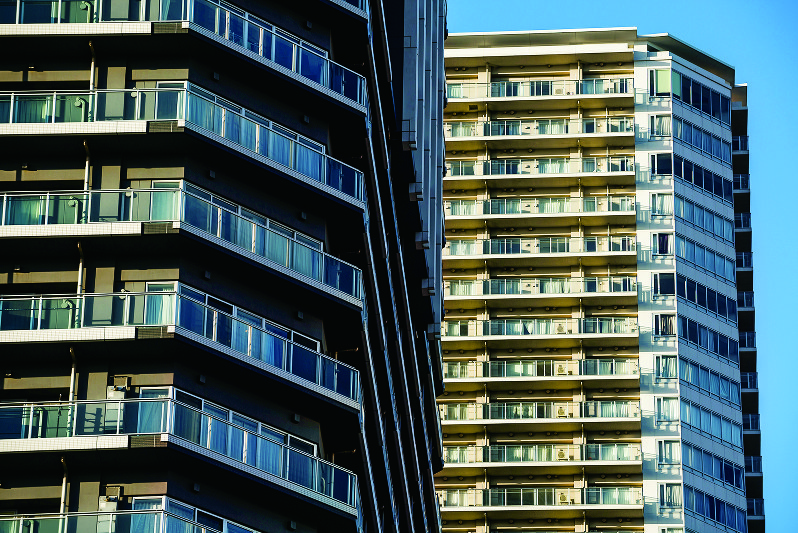 中古マンションの価格は高止まりしている(Bloomberg)