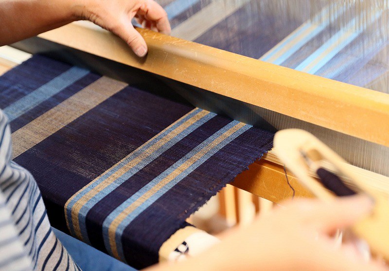 ｖｉｅｗ 東大阪の はたおり工房 糸紡ぐ音 参道に響く 河内木綿の技術 現代に 大阪 写真特集1 5 毎日新聞