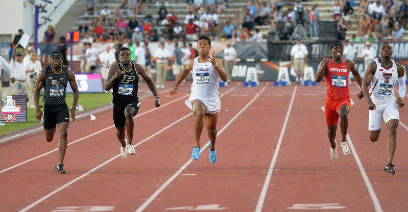 男子100メートル決勝、9秒97で日本新記録を更新したサニブラウン・ハキーム(中央)=米テキサス州オースティンで7日、隅俊之撮影