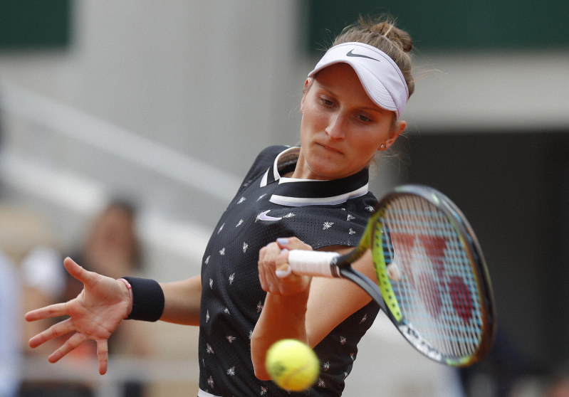 準優勝の19歳ボンドロウソバ ドロップショットで旋風起こす 全仏オープン女子 毎日新聞