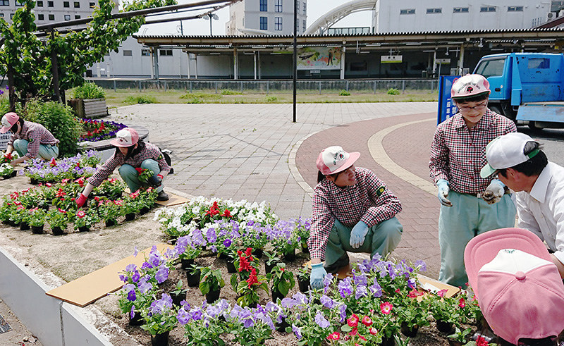 支局長からの手紙 花いっぱいの駅 鳥取 毎日新聞