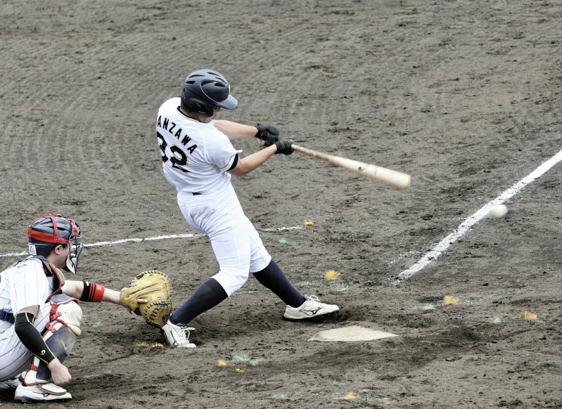【上野原硬式野球ク-桂倶楽部】六回裏上野原硬式野球ク2死三塁、半沢が適時打を放ち、追加点=甲府市の山日YBS球場で