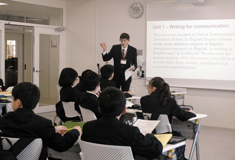 国際バカロレアを導入する大宮国際中等教育学校の授業。ネーティブの教員が担当することも多い=さいたま市で