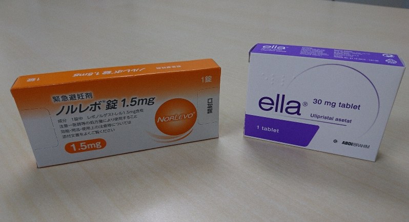 日本で承認されている先発薬「ノルレボ錠」(左)と、より長時間の効果をうたった海外輸入薬=河内敏康撮影