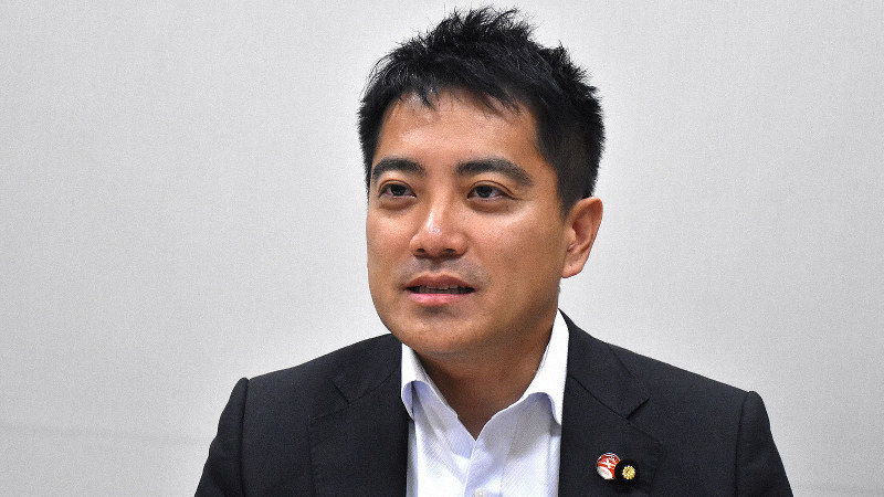 辰巳孝太郎氏=須藤孝撮影