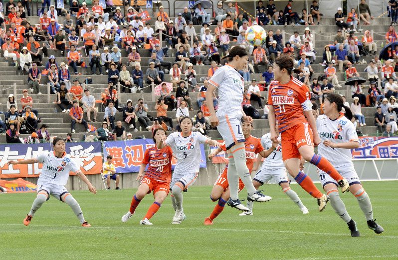 サッカー なでしこリーグカップ アルビ 長野に快勝 小学生ら声援 十日町 新潟 毎日新聞 サッカー なでしこリーグカップ アルビ 長野に快勝 小学生ら声援 十日町 新潟 毎日新聞