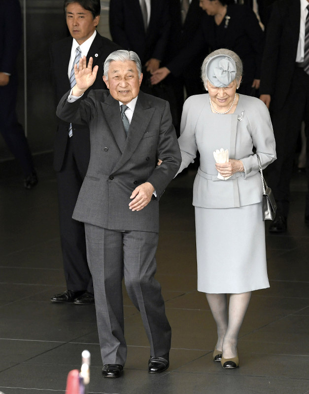 JR京都駅に到着された上皇ご夫妻=2019年6月11日(代表撮影)