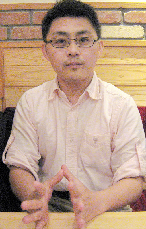 改元ブームにわく社会に「現実を見て」と訴える藤田孝典さん=牧野宏美撮影