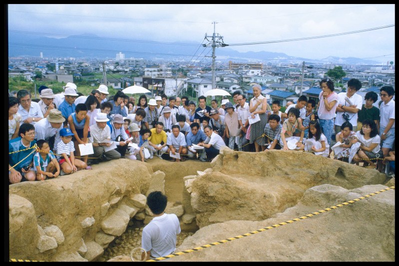 ふくおか探索 福岡 梅林古墳 油山眺める地域のシンボル 団地に前方後円墳 県内で古墳は身近に存在 巡る楽しみも 毎日新聞