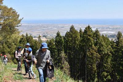 津波の恐怖も後世へ 震災遺構「仙台市荒浜地区住宅基礎」公開 | 毎日新聞