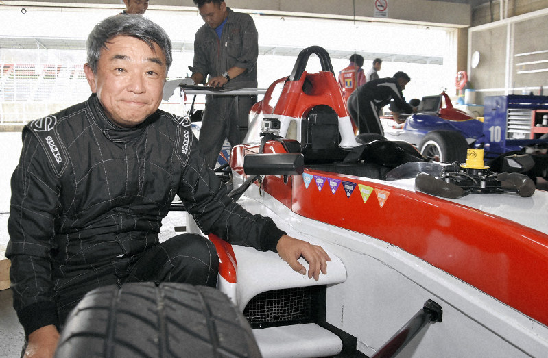 年の差ぶっちぎる 還暦のレーサー フォーミュラカーレース に挑戦 毎日新聞