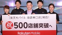 楽天モバイルは店舗網を拡大していることが奏功しシェアをさらに伸ばした。写真は4月にオープンした池袋東店