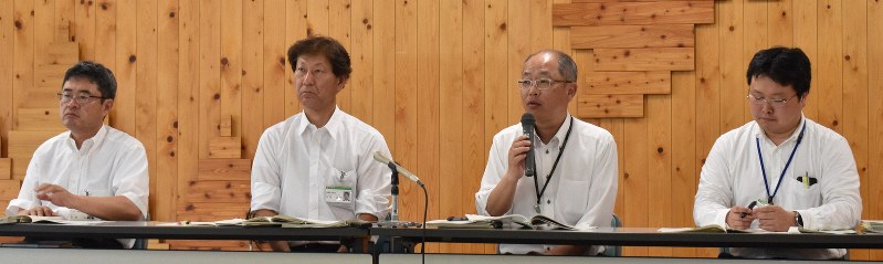引きこもりの実態調査について説明する長野県の担当者=県庁で2019年6月18日午後3時24分、坂根真理撮影