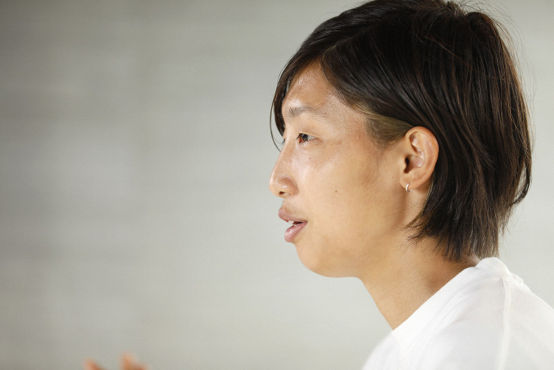インタビューに答える女子サッカー・下山田志帆選手=東京都千代田区で2019年6月10日、尾籠章裕撮影
