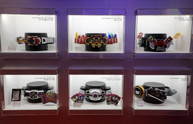 東京おもちゃショー 主役は大人 昭和 平成のおもちゃ集結 ガンダム 仮面ライダー たまごっち 毎日新聞