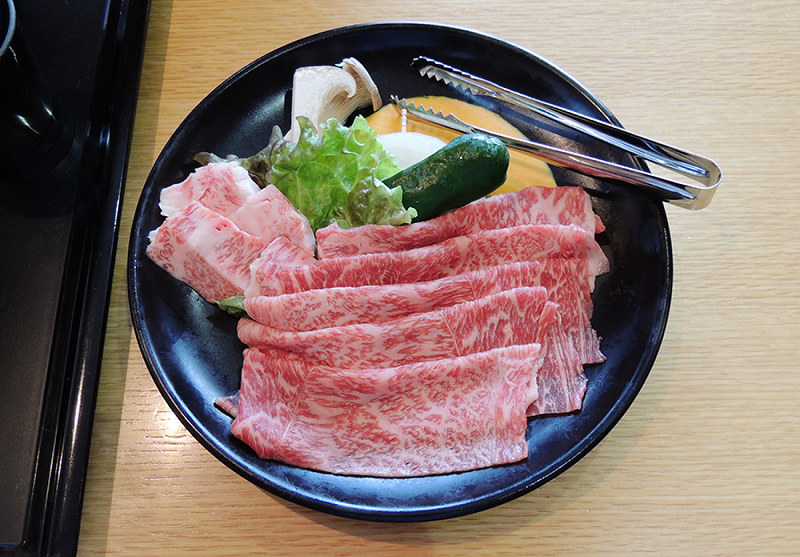 道の駅「妹子の郷」の人気メニュー「近江牛本日おまかせ膳」の高級近江牛=滋賀県大津市で、大森顕浩撮影