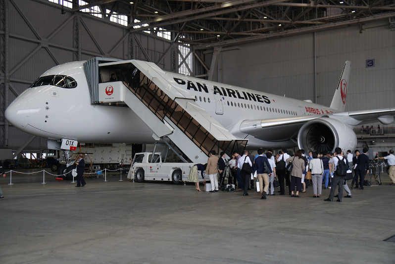 JAL、エアバスA350－900型機の初号機公開 [写真特集1/6] | 毎日新聞