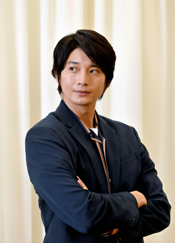 向井理さん 2年ぶりの舞台に意気込み 美しく青く で主演 写真特集5 7 毎日新聞