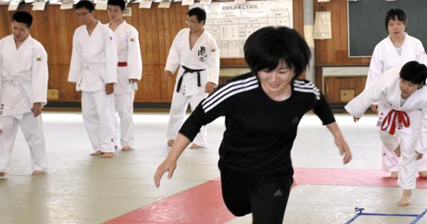 警察学校 記者が体験入校 同世代の新人に共感 緻密な鑑識 分厚い六法 過酷な身体鍛錬 北海道 毎日新聞