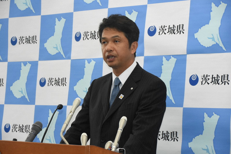 パートナーシップ宣誓制度の導入を発表する茨城県の大井川和彦知事=水戸市笠原町で2019年6月24日午前11時1分、川崎健撮影