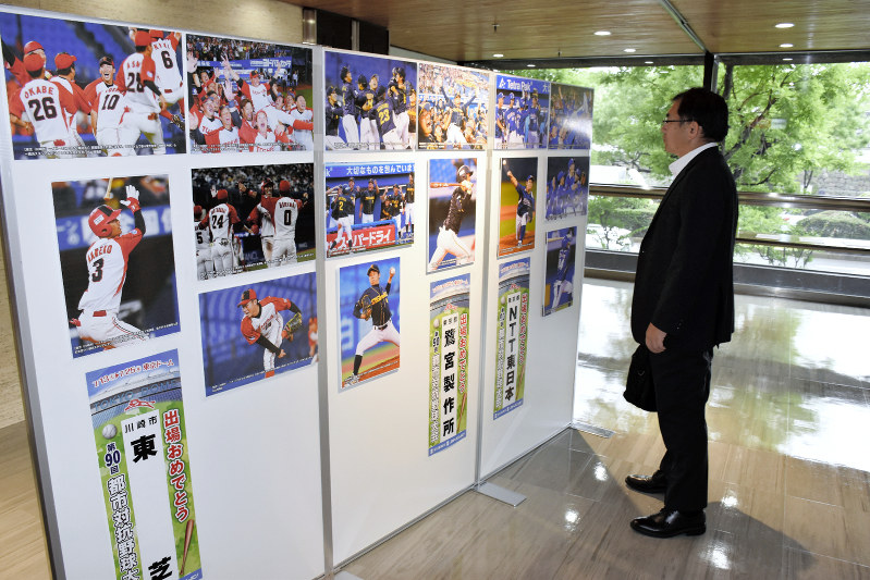 パレスサイドビル1階で開催中の写真パネル展=千代田区で