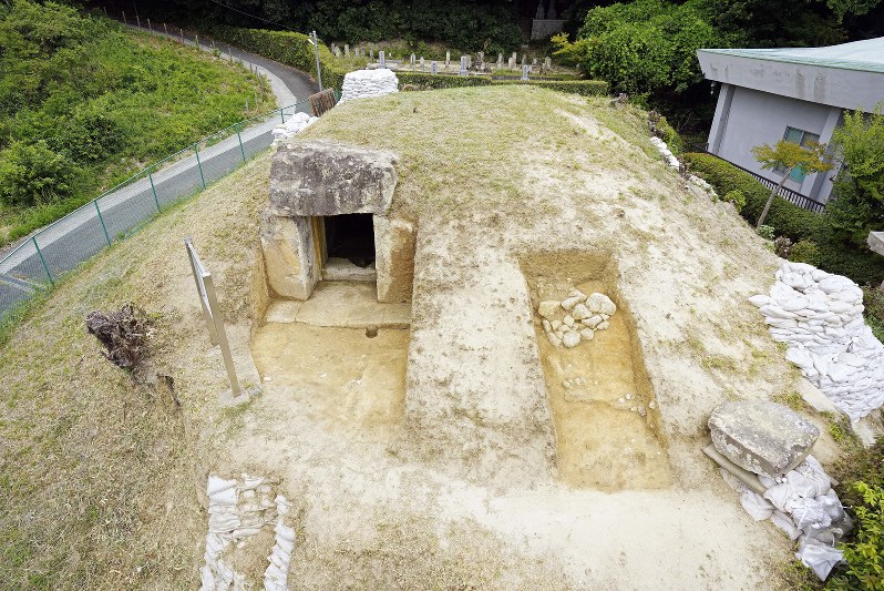 有力王族の墓か 敷き詰められた切石 奈良・平野塚穴山古墳 | 毎日新聞