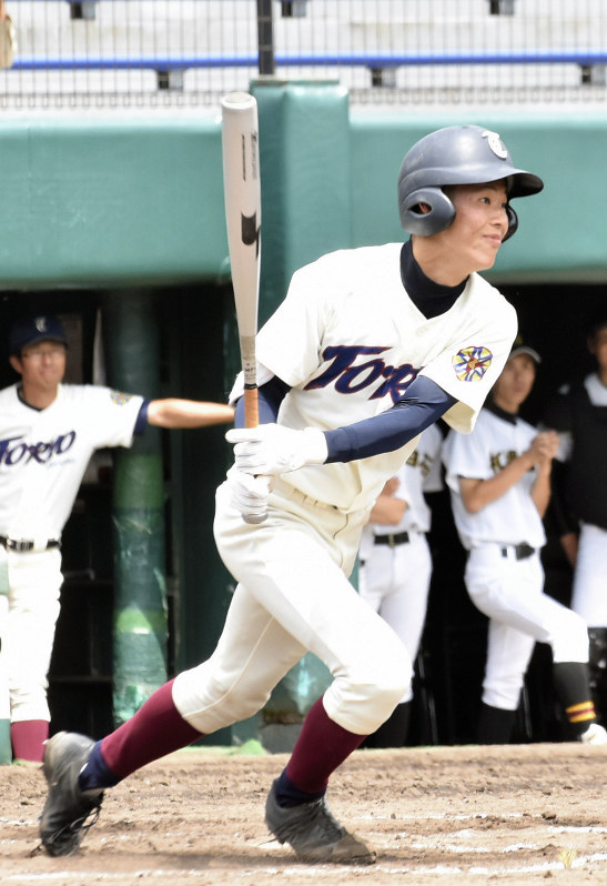 【札幌東陵-札幌開成】八回表札幌東陵1死二、三塁、3番・駒井の右前2点適時打で逆転=札幌円山球場で