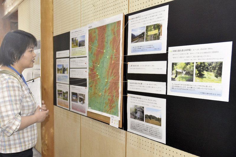 「戦後開拓」の厳しい生活を紹介する特別展=長野県阿智村駒場の満蒙開拓平和記念館で