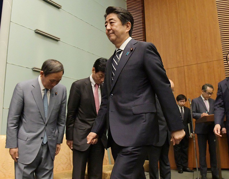 安倍首相「年金を増やす打ち出の小づちはない」 国会閉会で会見 [写真