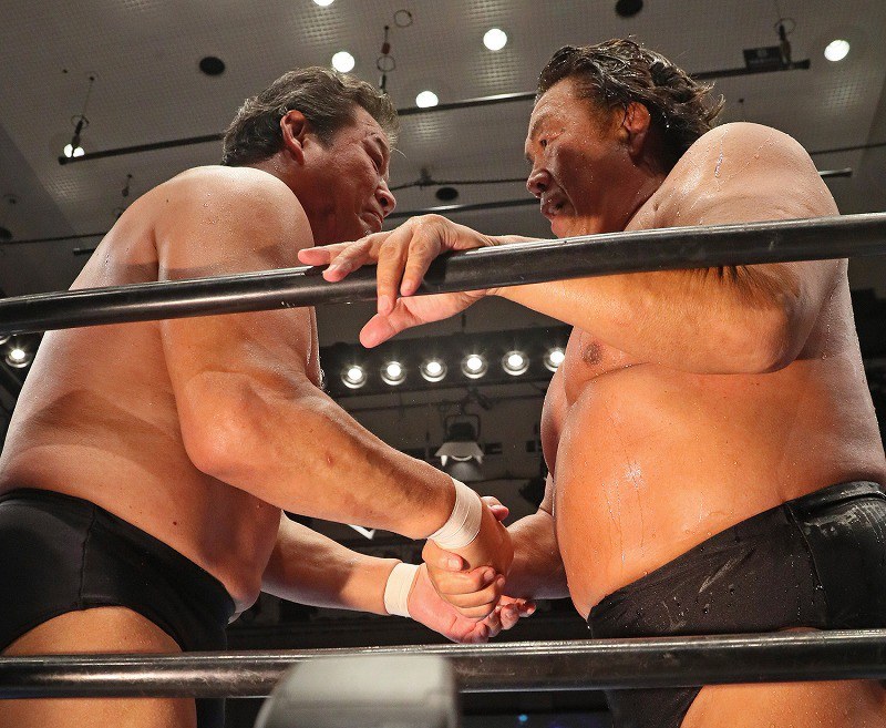 さらばサソリ固め 長州力さん引退試合 最後も藤波さん相手に