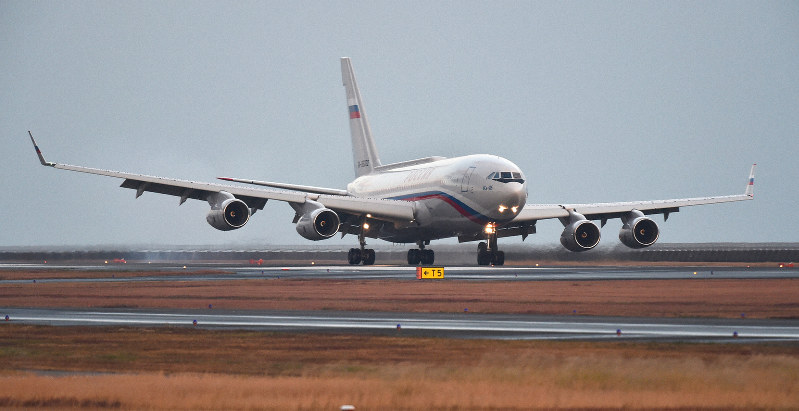 ロシアの大統領特別機=山口県宇部市で2016年12月15日午後4時50分、矢頭智剛撮影