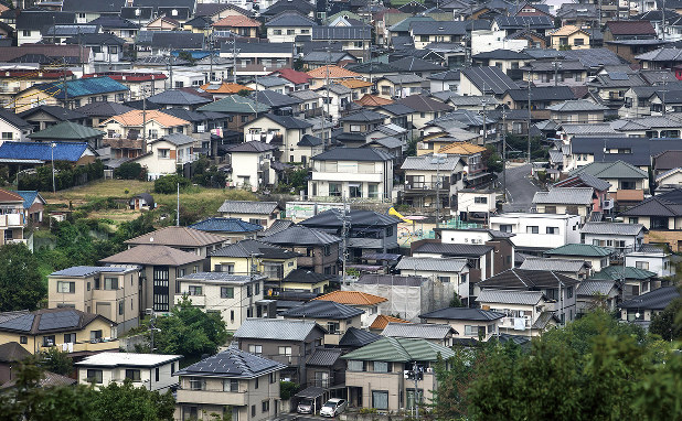 みんな空き家で悩んでる：8年以上も買い手がない 相続した実家の重たい