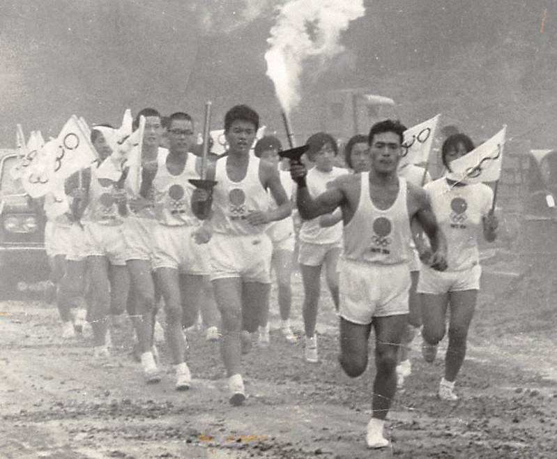 【激レア】1964年 東京オリンピック 聖火リレー トーチ 聖火ランナー 柳宗理 激レア】1964年 東京オリンピック 聖火リレー トーチ 聖火ランナー 柳宗理