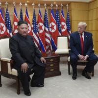 米大統領、初の南北軍事境界線越え 正恩氏と板門店で握手 [写真特集2/4