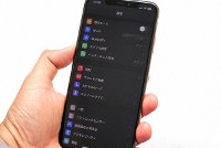 「iOS 13」と「iPad OS」のパブリックベータ版が公開。写真は「ダークモード」に設定したiPhone XSマックス