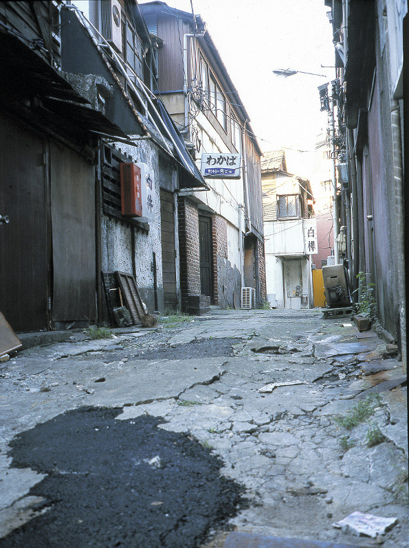 出版 消えゆく横丁の姿 ライター 藤木ｔｄｃさん 東京中心に全国各地取材 写真２００枚も掲載 東京 毎日新聞