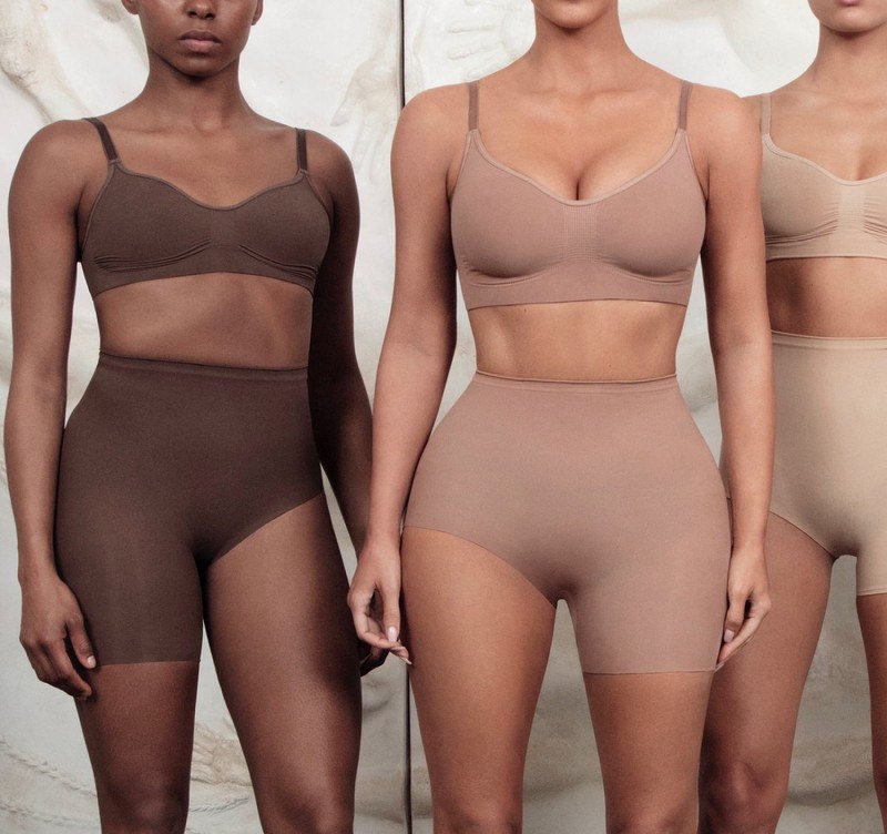 世界の雑記帳 ｋ カーダシアンが下着ブランド キモノ の名称撤回 批判受け 毎日新聞