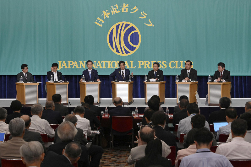 討論会に臨む与野党の党首ら=東京都千代田区の日本記者クラブで2019年7月3日、藤井達也撮影