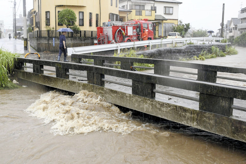 大雨で増水した和田川=鹿児島市で2019年7月3日午後2時47分