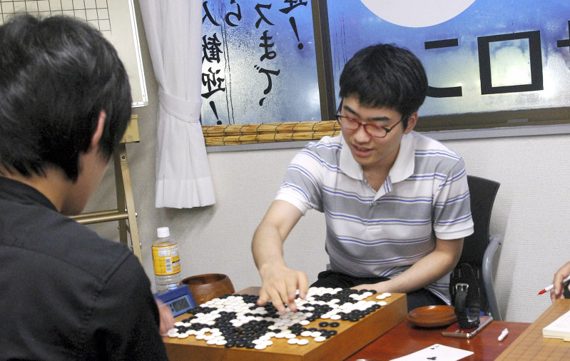 優勝した中島光貴さん=さいたま市西区の指扇囲碁サロンで